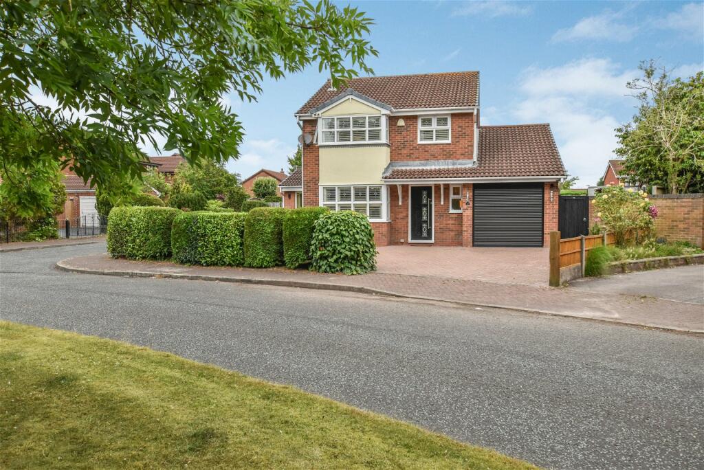 4 bedroom detached house for sale in Castle Green, Westbrook