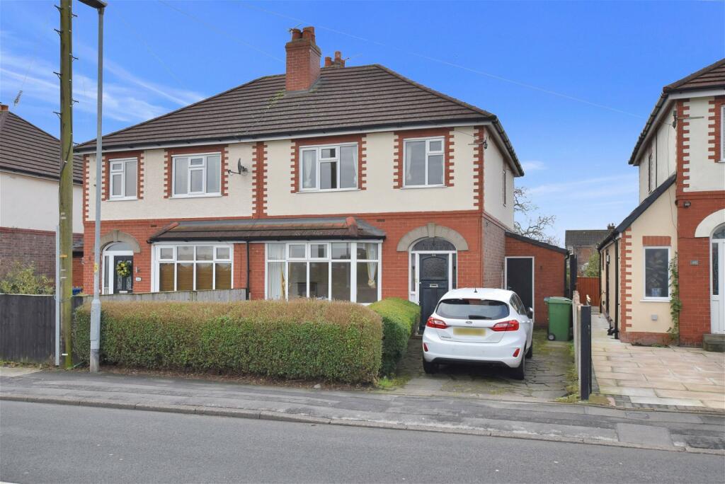 3 bedroom semidetached house for sale in Greystone Road, Penketh
