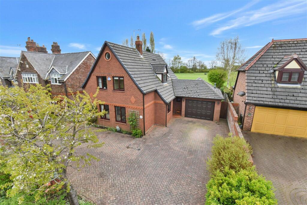 3 bedroom detached house for sale in Beech Cottages, Stretton Road