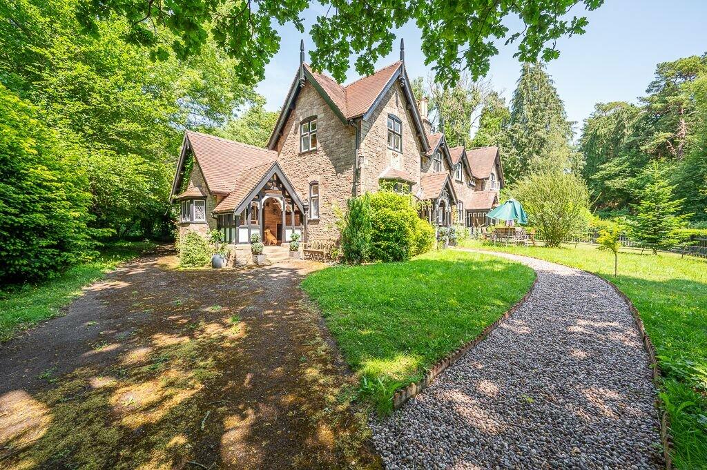 3 bedroom semidetached house for sale in The Hendre, Monmouth, NP25