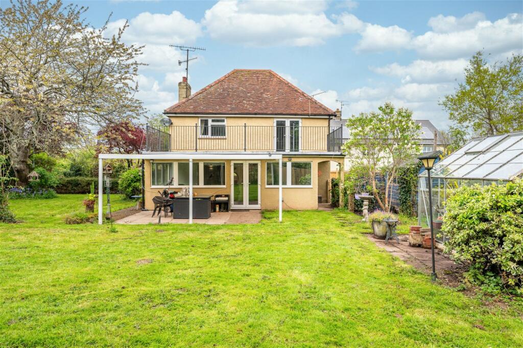3 bedroom detached house for sale in Wheatfield Paddocks, Watery Lane