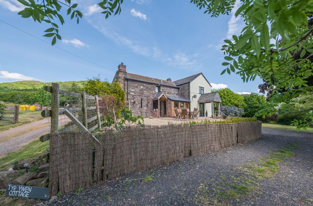 Equestrian facility for sale in Tyr Ywen Farm, Llantilio Pertholey