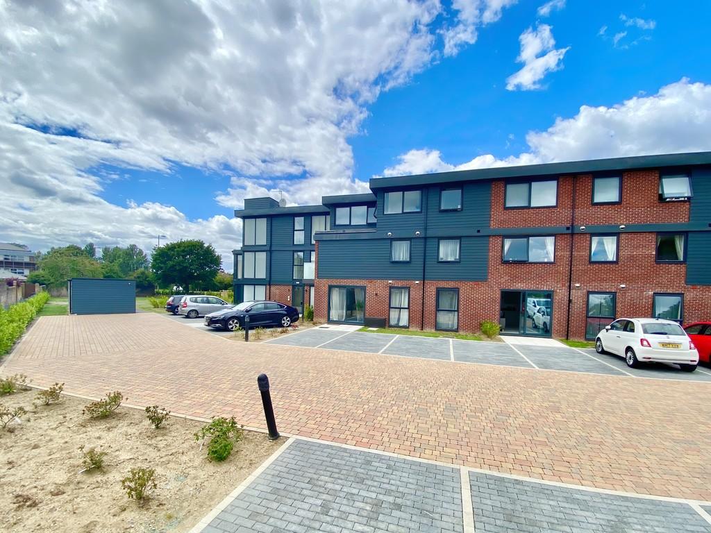 2 bedroom apartment for sale in Willow Park, Leigh Road, Havant, PO9