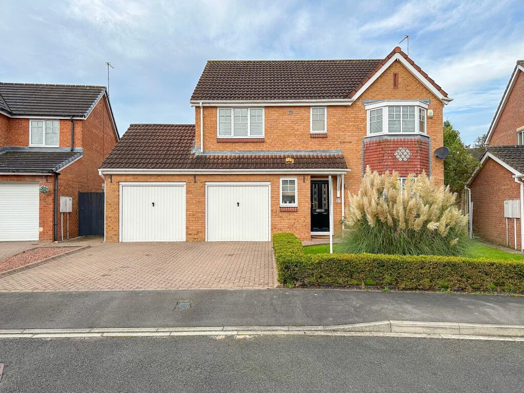 4 bedroom detached house for sale in Chipchase Court, Woodstone Village