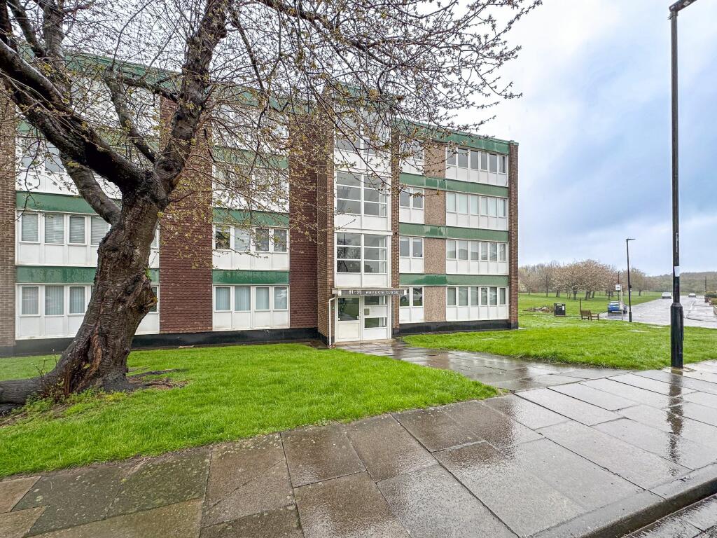 3 bedroom flat for sale in Haydon Close, Red House Farm, Gosforth