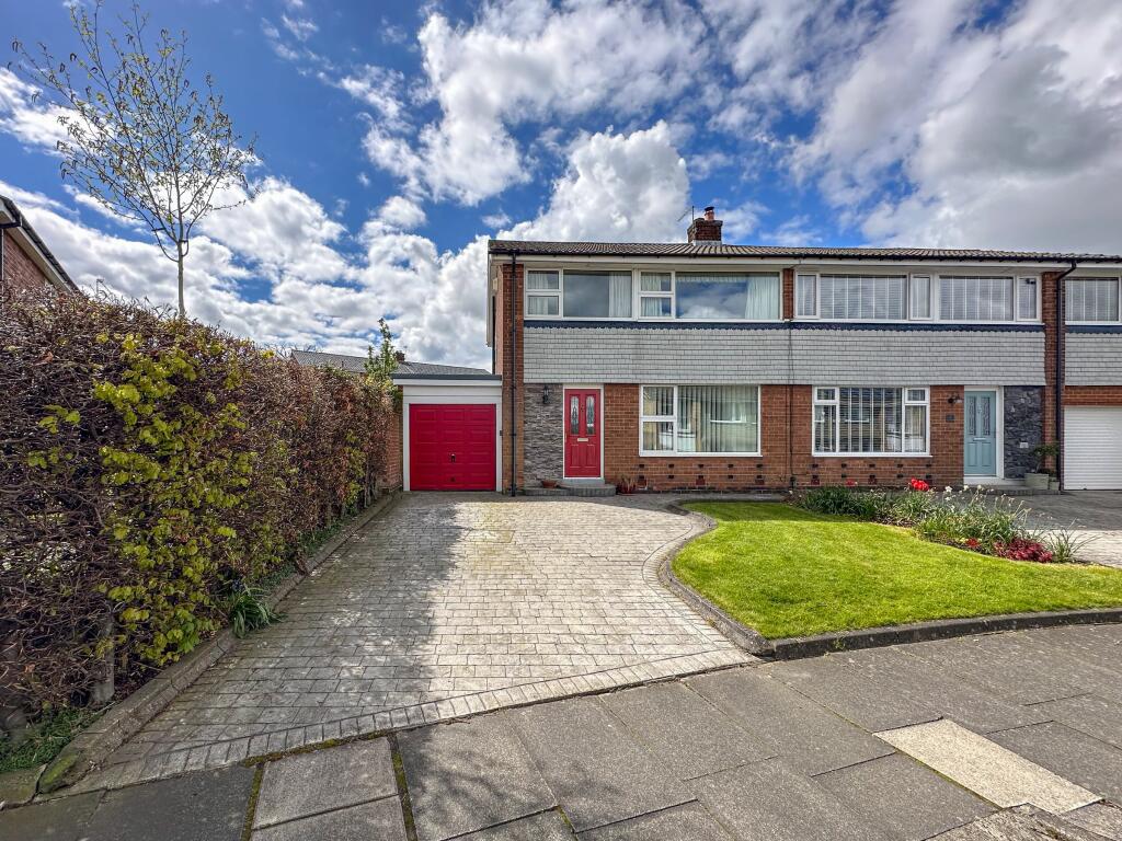 3 bedroom semidetached house for sale in Warwick Avenue, Whickham