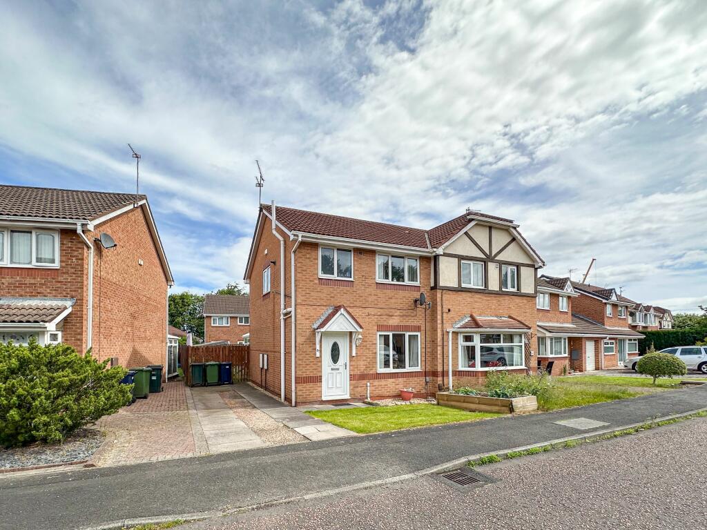 3 bedroom semidetached house for sale in Chaucer Close, Gateshead, NE8