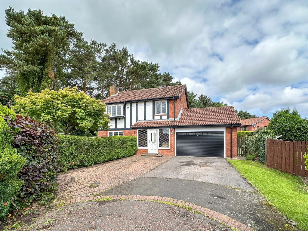 4 bedroom detached house for sale in Dominies Close, Rowlands Gill, NE39