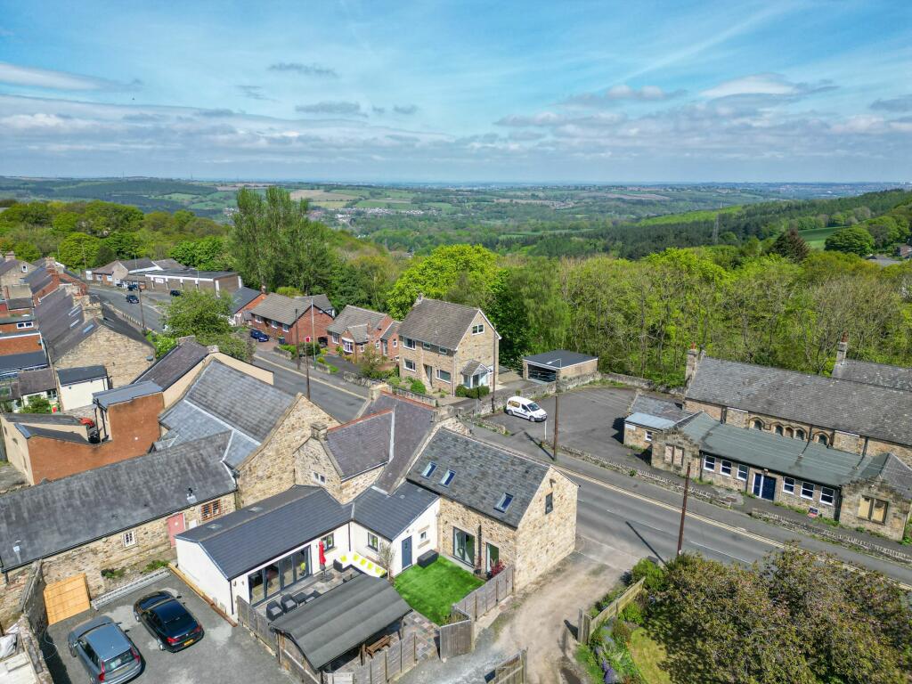 4 bedroom detached house for sale in Front Street, Burnopfield