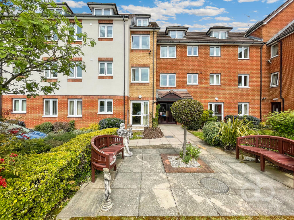 1 bedroom flat for sale in Collier Court, Crammavill Street, Grays