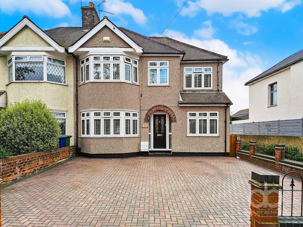 5 bedroom semidetached house for sale in Ward Avenue, Grays, RM17