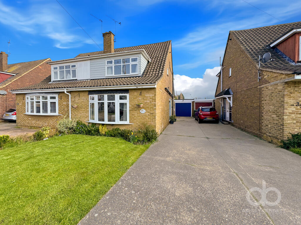 3 bedroom semidetached house for sale in Colville Close, Corringham