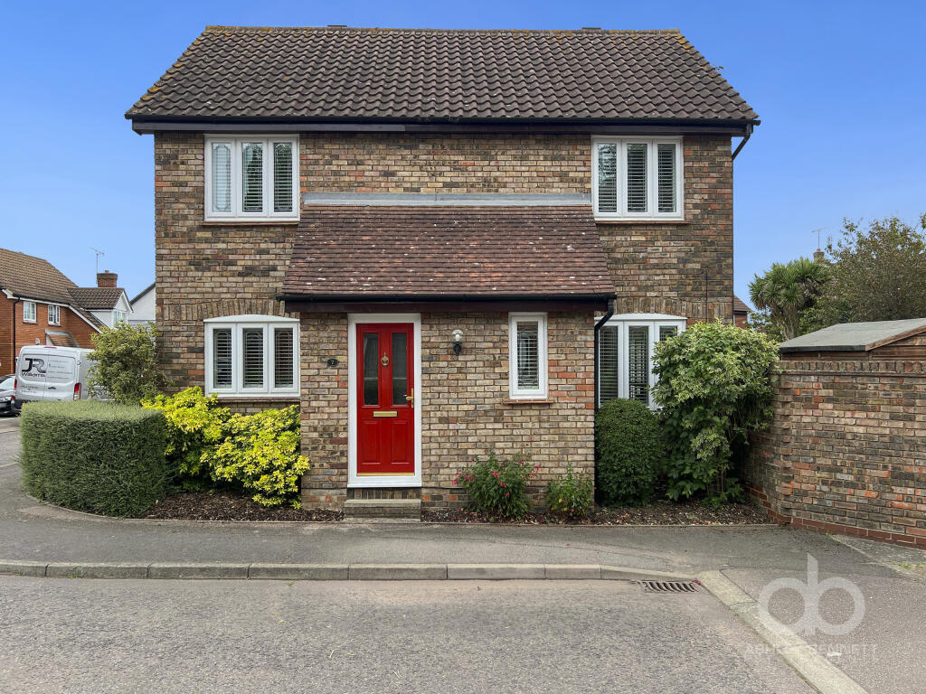 3 bedroom detached house for sale in Northfields, Grays, RM17 5TN, RM17