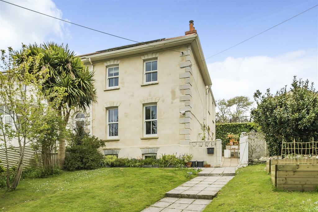 4 bedroom semidetached house for sale in Egloshayle Road Wadebridge, PL27