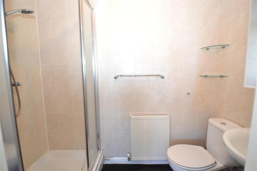 4 bedroom detached house for sale in Upper Fawth Close, Queensbury