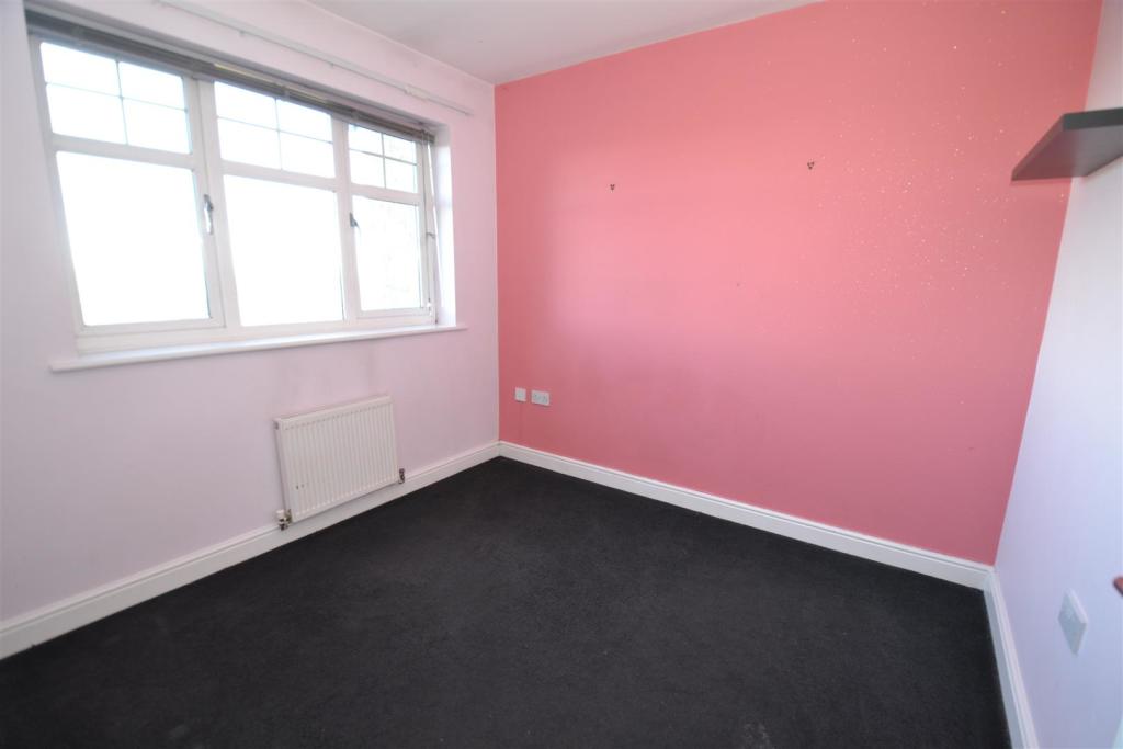 4 bedroom detached house for sale in Upper Fawth Close, Queensbury