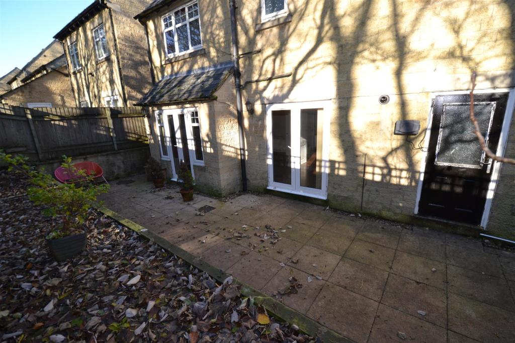 4 bedroom detached house for sale in Upper Fawth Close, Queensbury