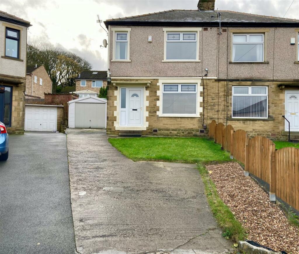 3 bedroom semidetached house for sale in Thoresby Grove, Bradford, BD7