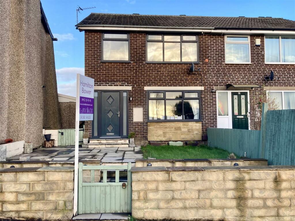 3 bedroom town house for sale in Hope Street, Shelf, Halifax, HX3