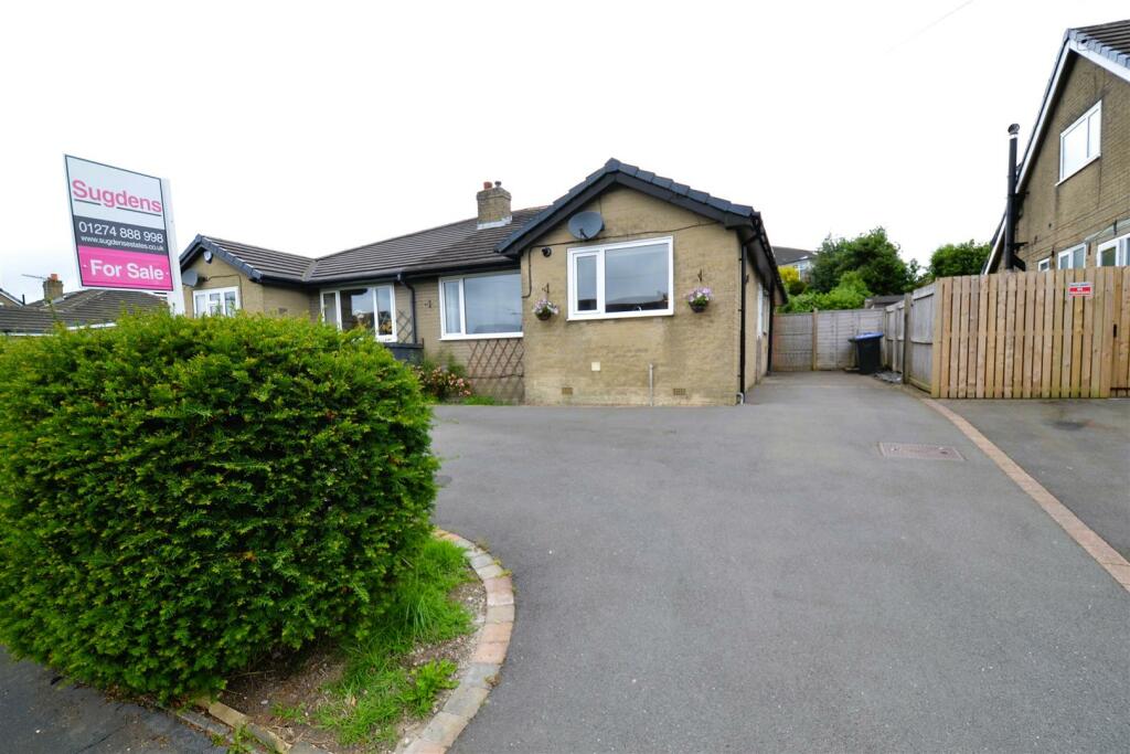 3 bedroom semidetached bungalow for sale in Foxhill Drive, Queensbury