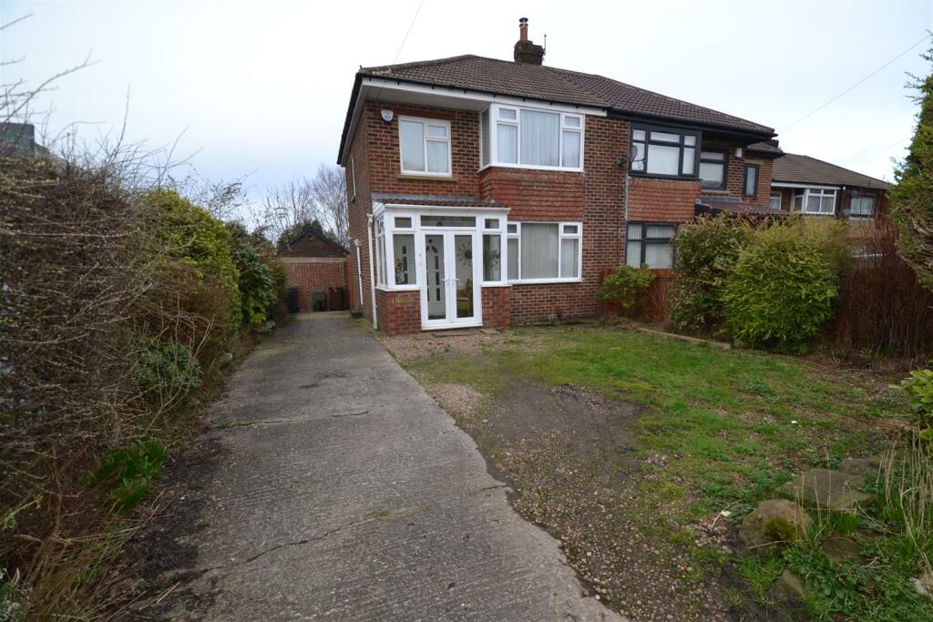 3 bedroom semidetached house for sale in Hardknot Close, Great Horton
