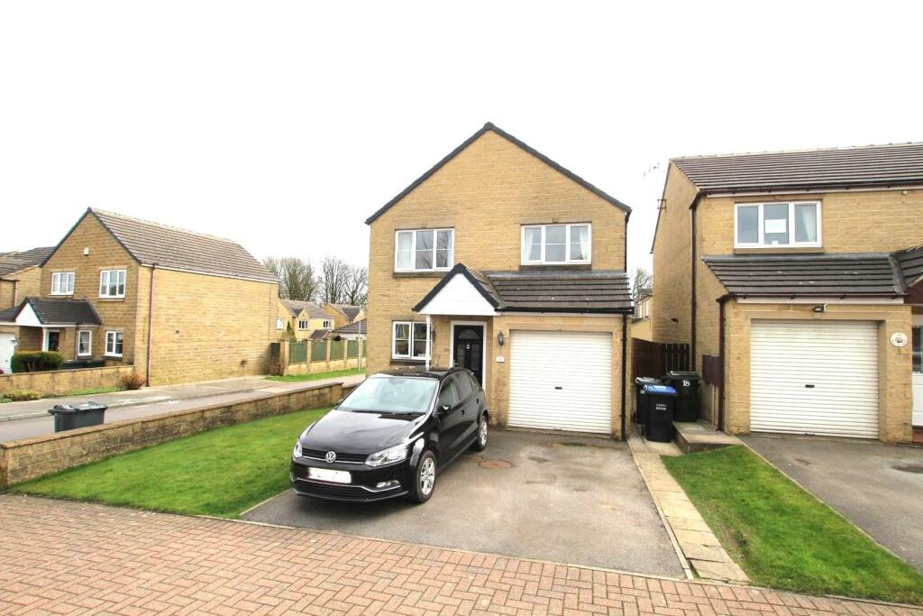 3 bedroom detached house for sale in Bunting Drive, Clayton Heights, Bradford, BD6