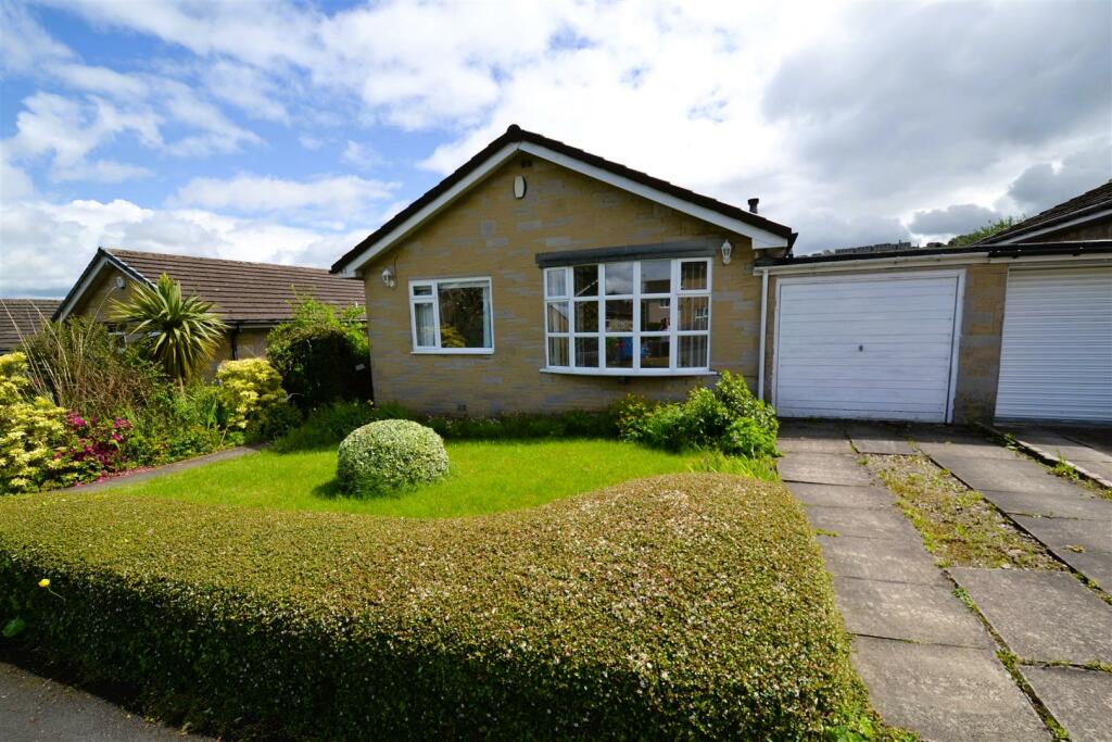 2 bedroom semi-detached bungalow for sale in Oakleigh Avenue, Clayton ...