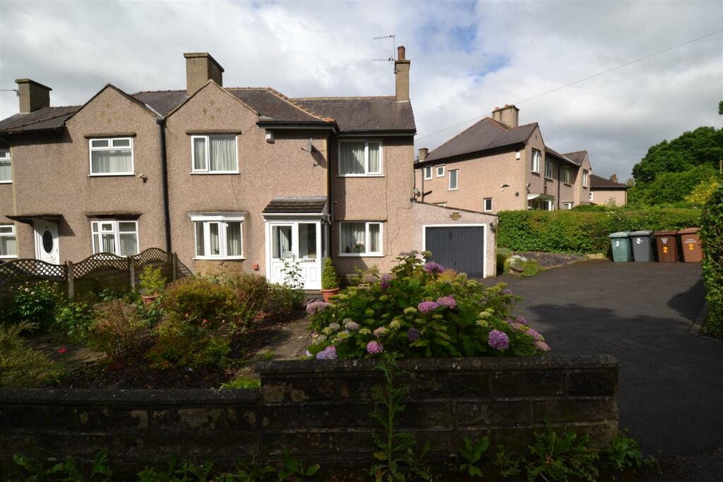 3 bedroom semidetached house for sale in Bullroyd Drive, Fairweather Green, BD8