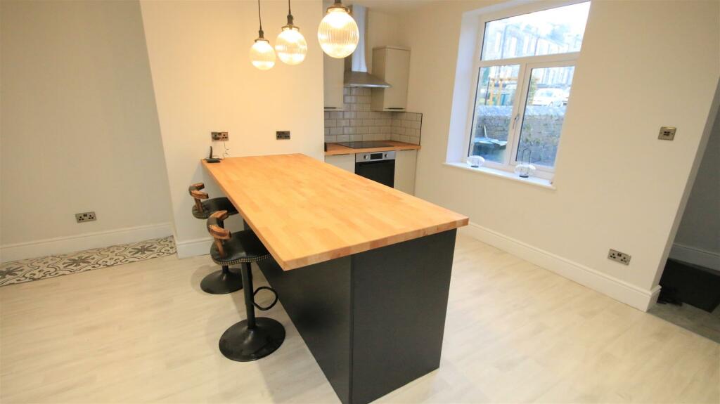 Additional property image - Oakleigh Road, Clayton, Bradford