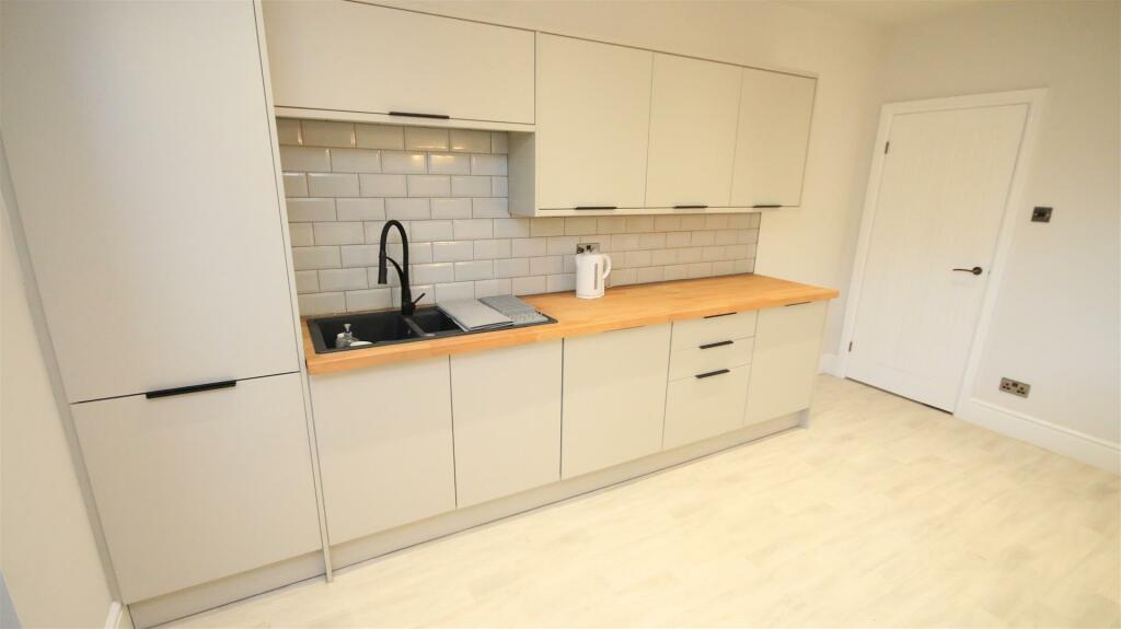 Additional property image - Oakleigh Road, Clayton, Bradford