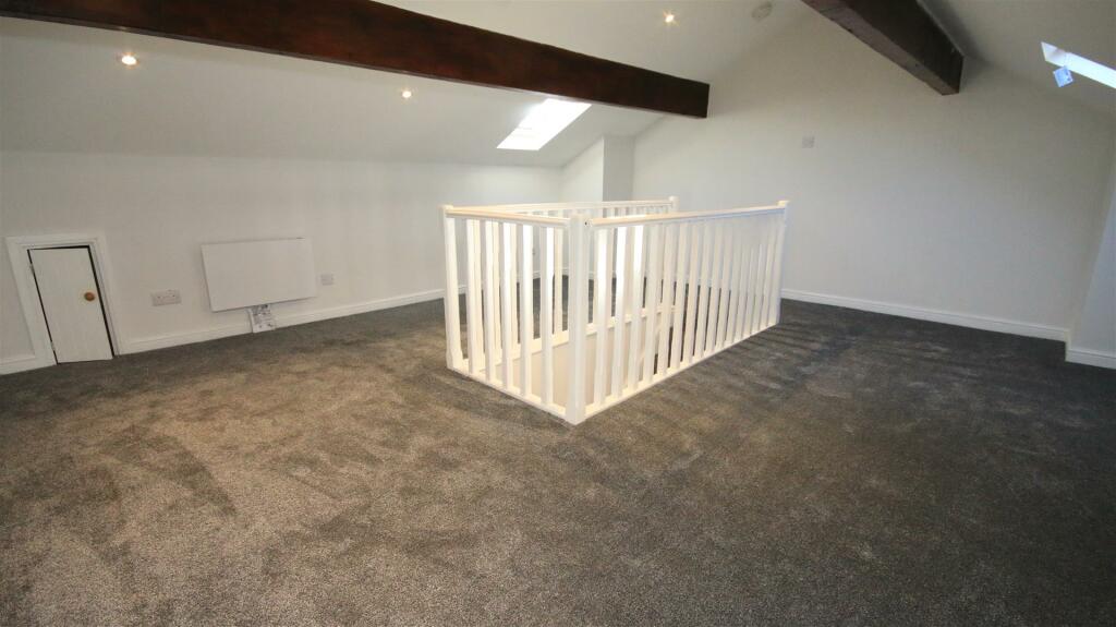 Additional property image - Oakleigh Road, Clayton, Bradford