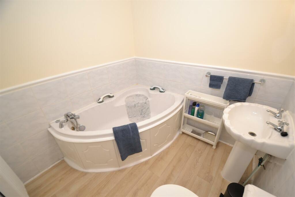 Additional property image - Priestley Hill, Queensbury, Bradford