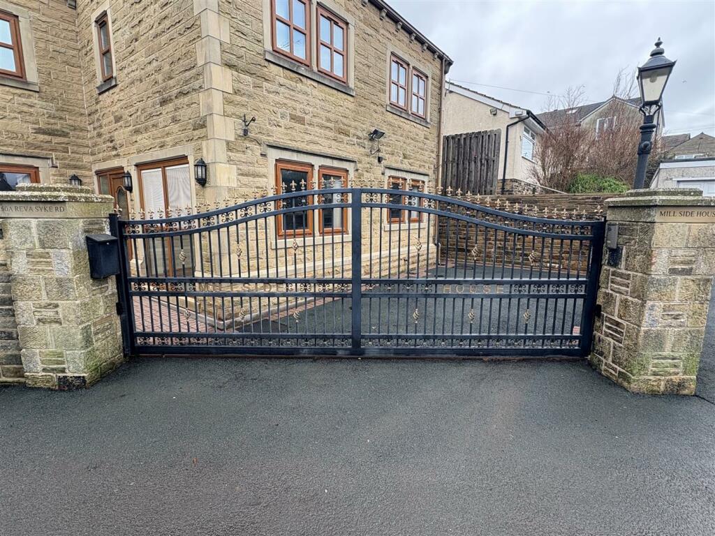 Additional property image - Reva Syke Road, Clayton, Bradford