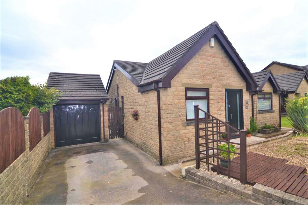 3 bedroom detached bungalow for sale in Edale Grove, Queensbury