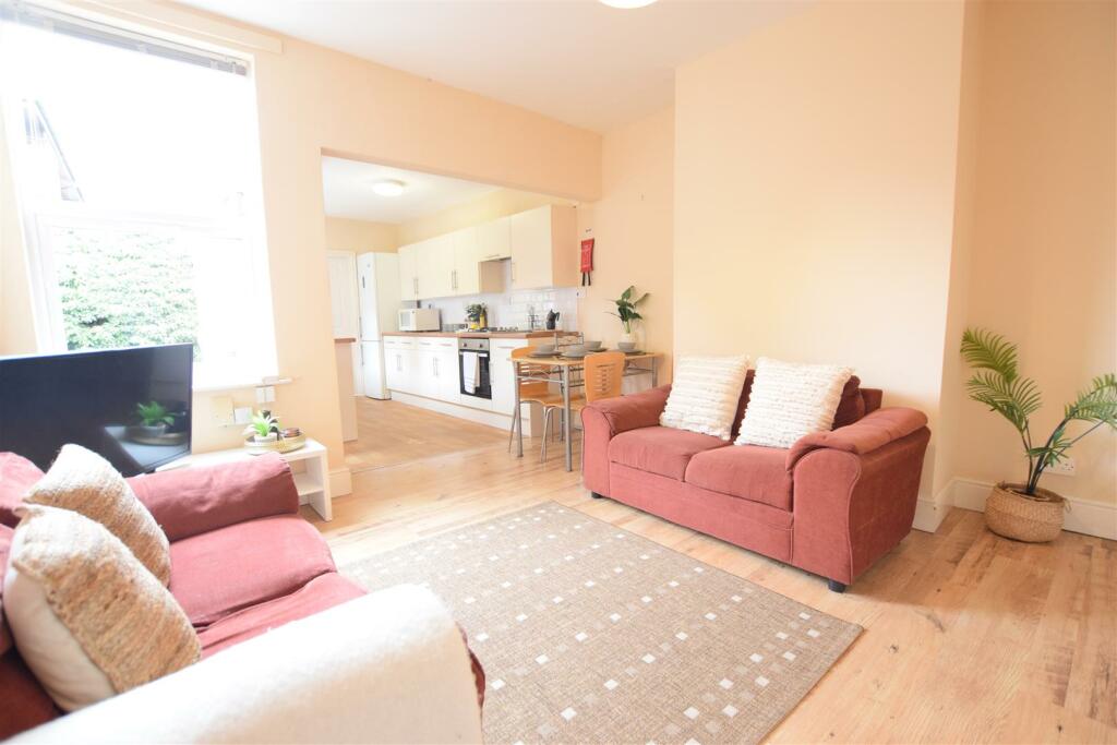 1 bedroom terraced house for rent in Charles Street West - Student House - 24/25, LN1