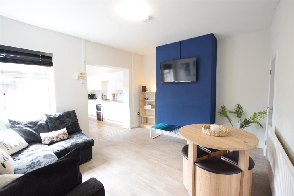 Main image of property: Newland Street West - Student House - 26/27