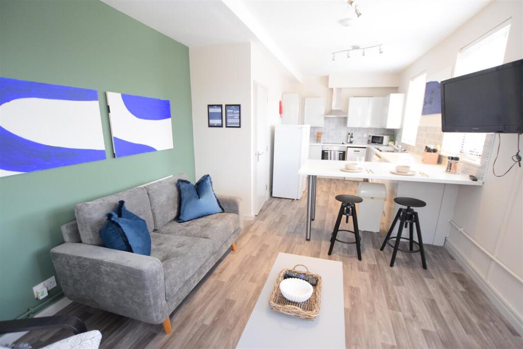 Main image of property: Carholme Road - Student Apartment - AVAILABLE NOW