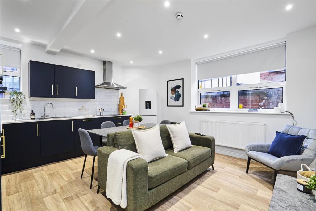 Main image of property: Bank Street - En Suite Student Rooms - 26/27