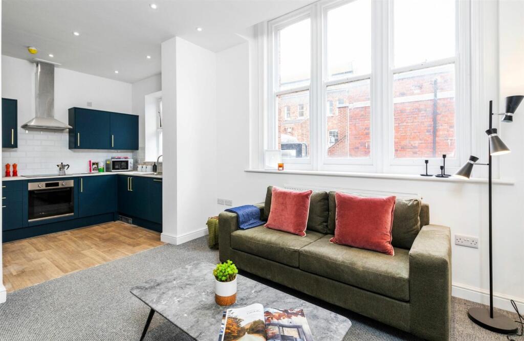 Main image of property: Bank Street - Four Bedroom En Suite Student Apartment - 26/27