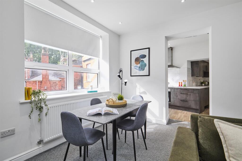 Main image of property: Bank Street - Five Bedroom En Suite Student Apartment - 26/27