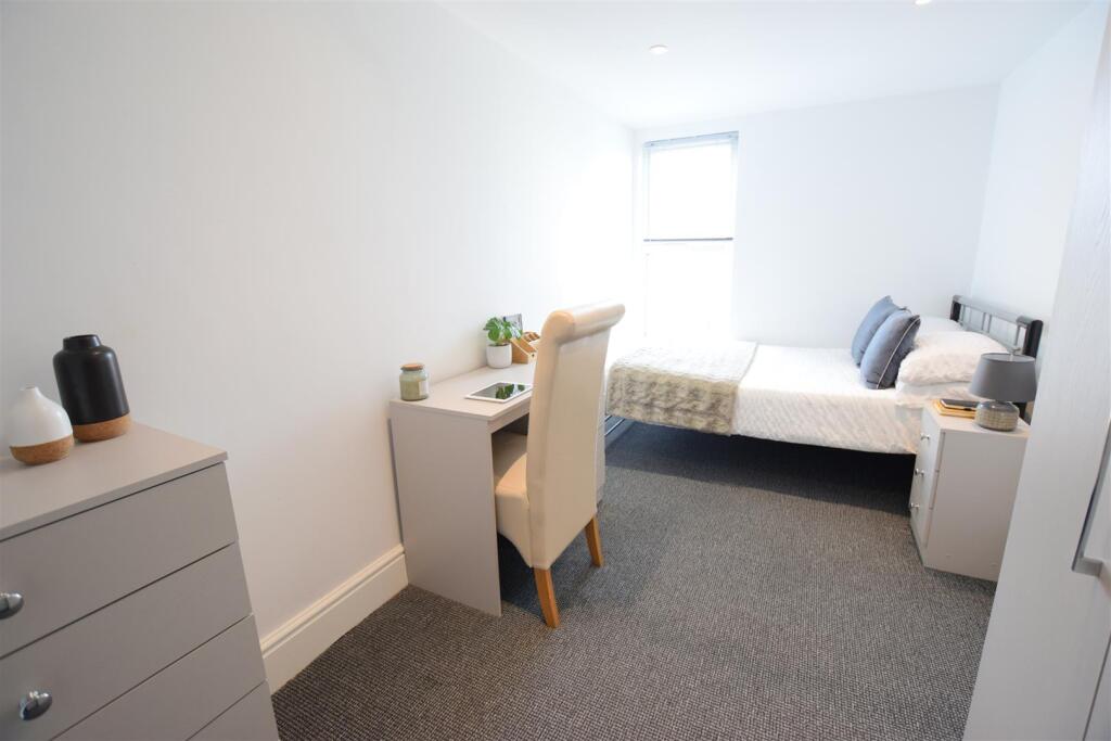 Main image of property: Sewells Walk - Student House - 25/26