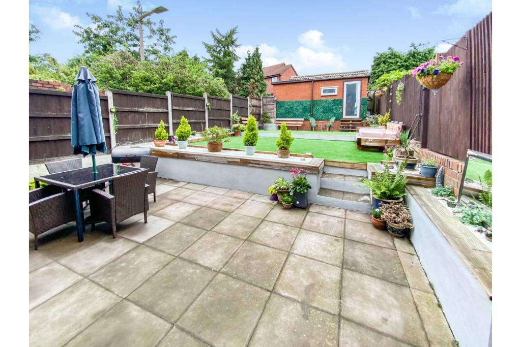 Additional property image - Dudley Road, Rowley Regis, B65