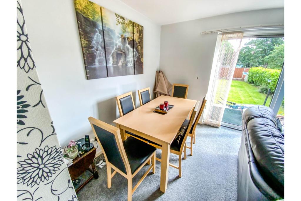 3 bedroom semidetached house for sale in Yardley Fields Road