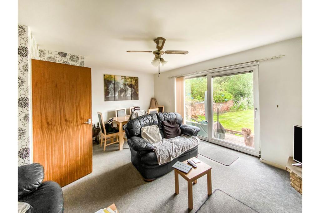 3 bedroom semidetached house for sale in Yardley Fields Road