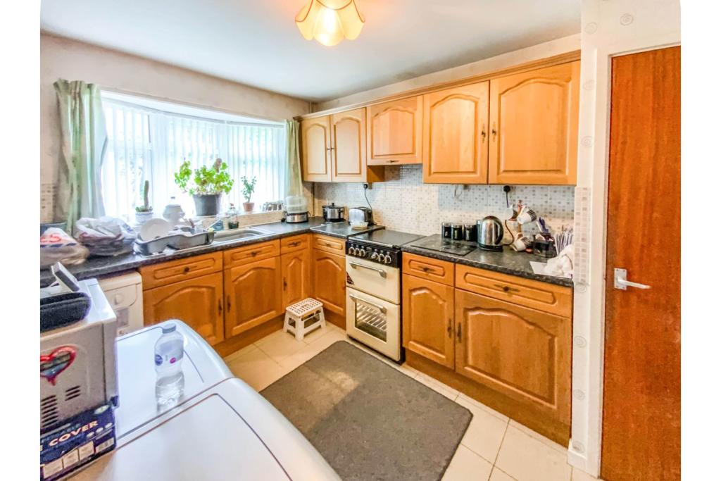3 bedroom semidetached house for sale in Yardley Fields Road