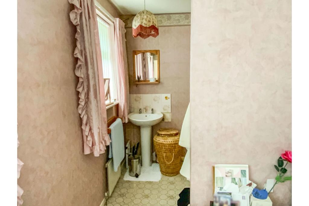 3 bedroom semidetached house for sale in Yardley Fields Road