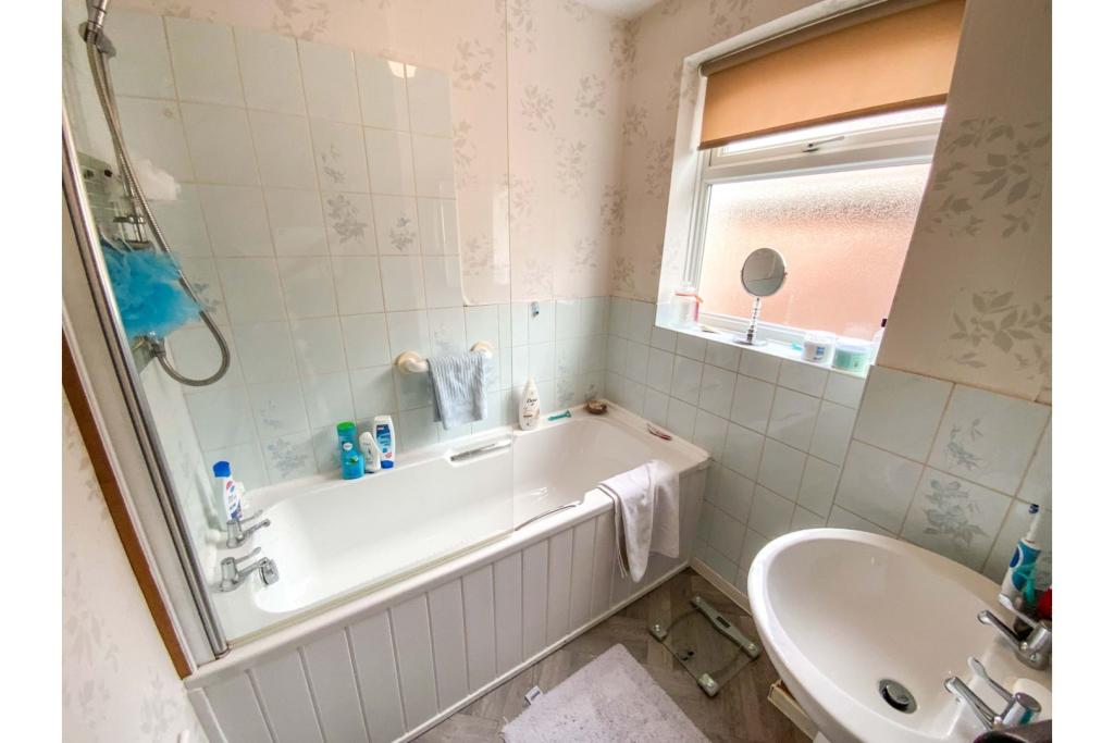 3 bedroom semidetached house for sale in Yardley Fields Road