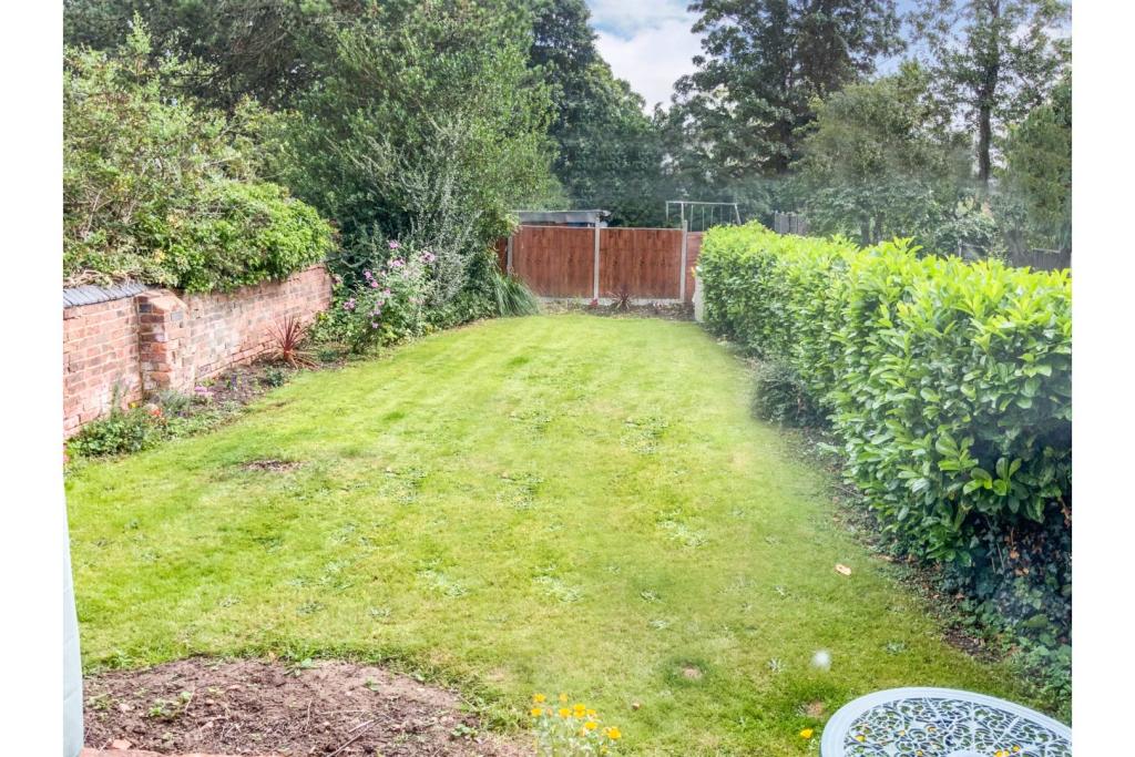 3 bedroom semidetached house for sale in Yardley Fields Road