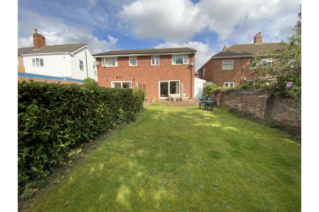 3 bedroom semidetached house for sale in Yardley Fields Road