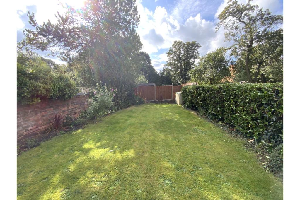 3 bedroom semidetached house for sale in Yardley Fields Road